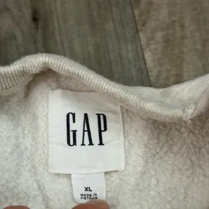 Gap retro y2k embroidered crewneck sweatshirt thumbnail 2