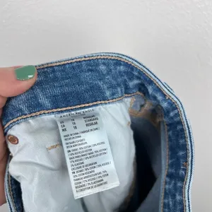 American Eagle‎ Distressed Mom Jeans Blue High Rise Straight Leg Size 18 thumbnail 4