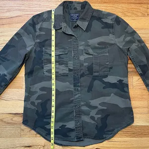 Abercrombie and Fitch Women’s Camo Button Down Shirt Size XS thumbnail 6