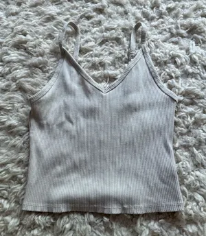 American Eagle Ribbed V-Neck Off White Cropped Tank Top thumbnail 1