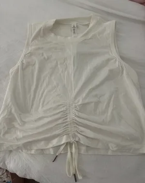 Lululemon Top thumbnail 1