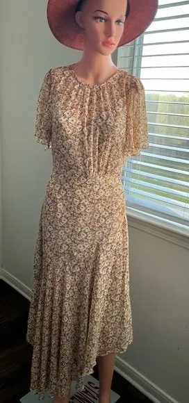Astr Floral Midi Dress in Yellow Size S thumbnail 1