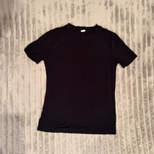 Copper‎ Pearl Womens Black Short Sleeve Crewneck T-Shirt XS thumbnail 2