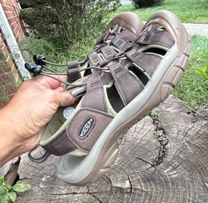 Keen Newport H2 Waterproof mens Sandalssize 9 thumbnail 1