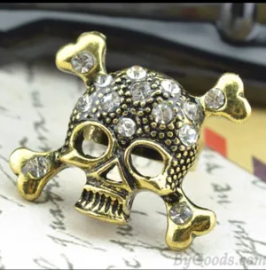Skull and Crossbones Statement Ring Gold thumbnail 1