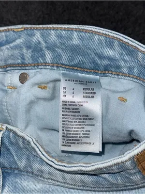 NWOT American Eagle Strigid Mom Jeans High Rise Light Wash Denim Sz 6 (28x29) thumbnail 8