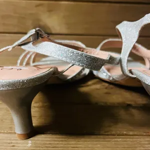 L Lorraine Berkly Silver Rhinestone Shoes Formal Prom Wedding kitten Heels Sz 9 thumbnail 7