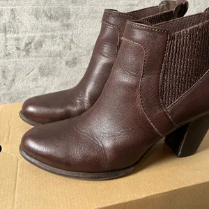 UGG Women's Cobie II Booties‎ Leather Size 11 Dark Brown thumbnail 2