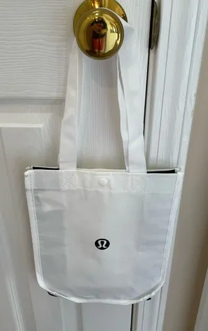 Reusable Lululemon Bag thumbnail 1