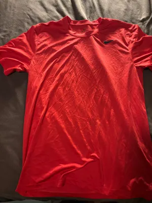 Men size medium Nike dri fit tee  thumbnail 1
