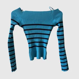 Urban Outfitters UO Tessa Buttoned Off-The-Shoulder Women’s Small Sweater NWOT thumbnail 4