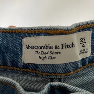 Abercrombie & Fitch Dad Shorts Size 27/4 High Rise Distressed Denim Cutoff thumbnail 4