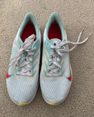 Nike Zoom Sneakers Women’s thumbnail 2