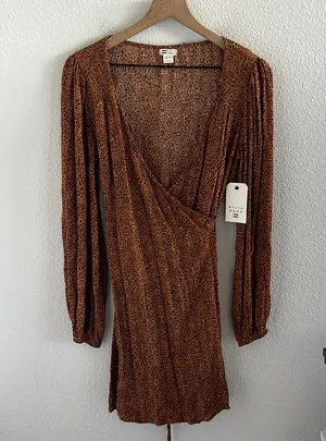 NWT Billabong Spring Romance Leopard Print Wrap Dress Long Sleeve Medium thumbnail 1