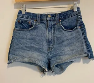 Abercrombie and Fitch The Mom High Rise Shorts size 0 thumbnail 1