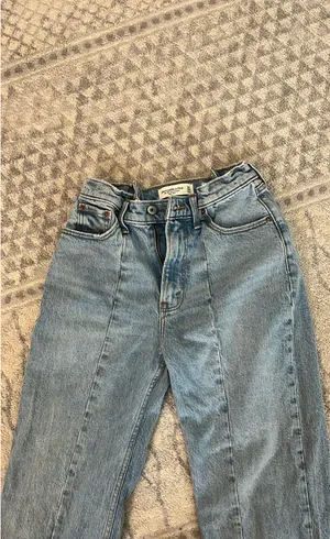 Abercrombie 90s High-Rise Jeans thumbnail 3