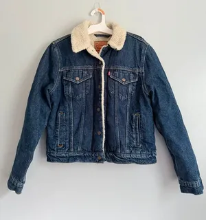Levi’s Original Sherpa Trucker Denim Jacket Women’s Small thumbnail 1