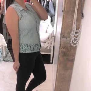 Kimchi Blue size medium blue Lacey sleeveless top thumbnail 2