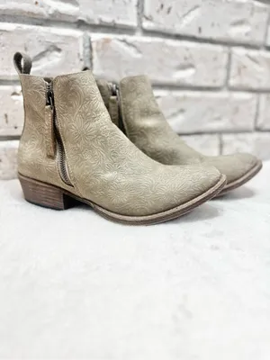 Very G Floral Embossed Ankle Booties in Stone Size 8 thumbnail 7