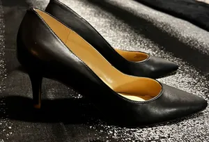 Womens sz7.5 Sole Society Luneiras classic black leather pointed toe pumps thumbnail 1