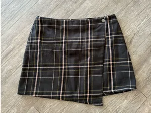 LAST PRICE🍒🤍 NO BOUNDARIES flannel faux wrap skirt 💐 thumbnail 1