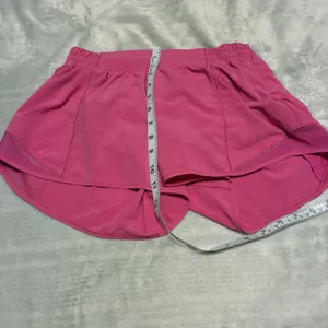 Lululemon Shorts Women’s 8 Pink Hotty Hot Lined Run Yoga Gym 2.5” Inseam thumbnail 6
