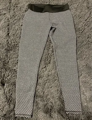 Women’s XL Butt Enhancing Leggings NWOT thumbnail 1
