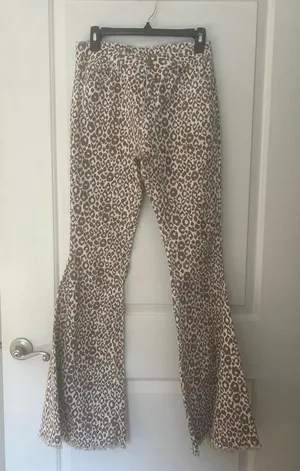 Saints & Hearts Stretchy Leopard Print Bell Bottom jeans 28/44 thumbnail 1