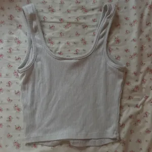 Basic white tank  thumbnail 3
