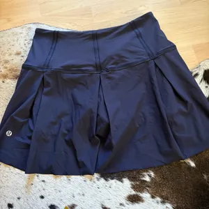 LULULEMON Lululemon Lost In Pace‎ Skirt In Size 4 Tall In Black Currant thumbnail 5