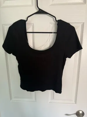 Universal Threads scoop neck shirt thumbnail 2