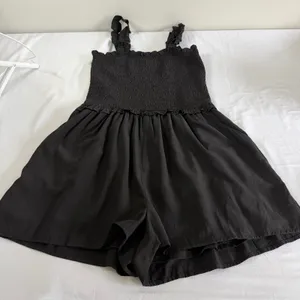 Vestique Women Black Smocked‎ Ruffle Strap Romper Small Cottage Core Casual Chic thumbnail 6