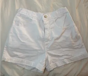Guess Shorts thumbnail 1