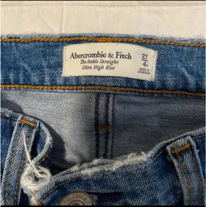 Abercrombie & Fitch ultra high rise ankle straight jeans thumbnail 5