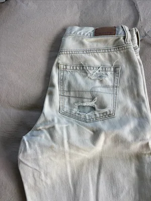 American Eagle Light Wash Mom Jeans thumbnail 8