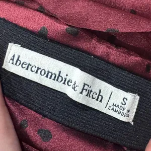 Abercrombie and Fitch Maroon Polka Dot Satin Wrapped Mini Skirt Women’s Small thumbnail 2