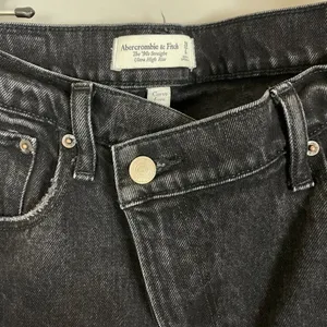 Abercrombie & Fitch Jeans Criss-Cross Waistband The 90s Straight Ultra High Rise thumbnail 3