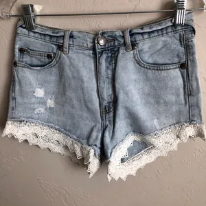 Free People Distressed Crochet‎ Denim Shorts thumbnail 2