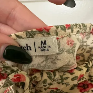 Abercrombie & Fitch | Women's Cream Red Green Floral Tie Front Cami Top, Size M thumbnail 5