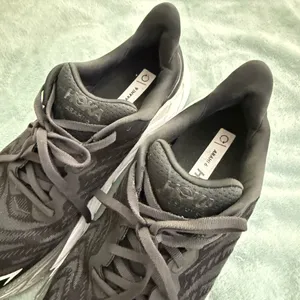 - Hoka One One Arahi 6 Black White Women Size 10B thumbnail 5