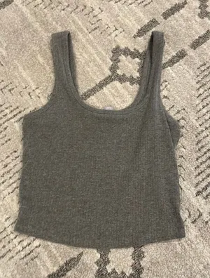Dark gray Tilly’s tank top  thumbnail 1