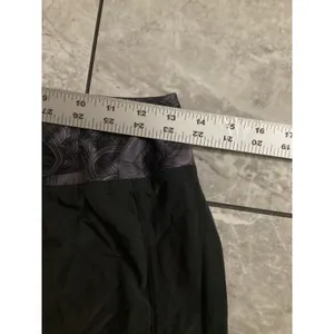 Brooks Equilibrium Women Black Running Skort Size S Patterned Waistband 220352 thumbnail 3