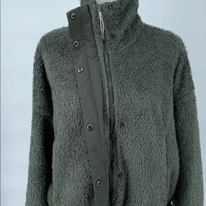 Vuori Women's Cozy Sherpa Jacket Green Fleece Jacket Olive Green Size Large thumbnail 5
