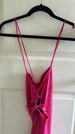 Pretty Little Thing Pink Bodycon Dress thumbnail 8