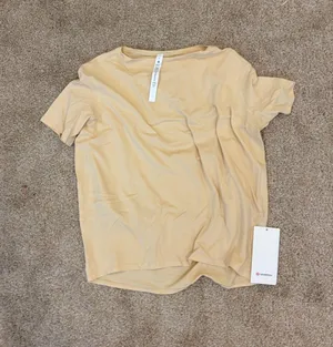 Lululemon Back In Action Shirt thumbnail 1