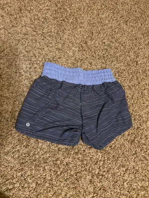 LuLuLemon Tracker Shorts Size 6 Gray Purple LIned Zip Pocket Elastic Waistband thumbnail 2