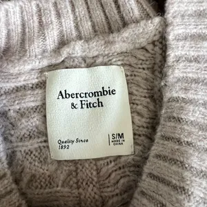 Abercrombie & fitch taupe pullover cable knit sweater thumbnail 4