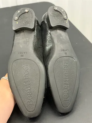 BeautiFeel Black Cap-Toe Textured Ballet Flats thumbnail 6