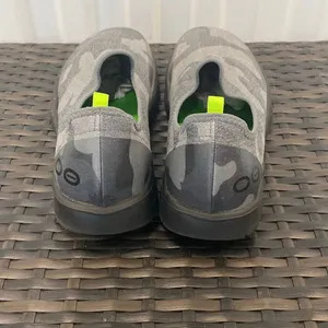 OOFOS OOmg eeZee low recovery sneakers women’s size 10 thumbnail 4