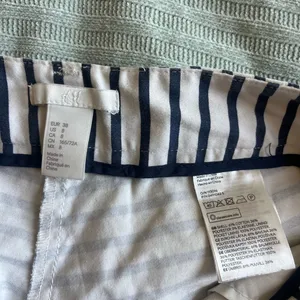 H&M Women’s Shorts 8 Striped Navy White Nautical Preppy Short Summer‎ Chino thumbnail 3